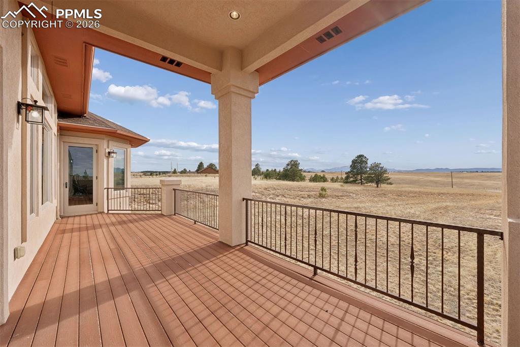 Image 42 of 49: Kitchen