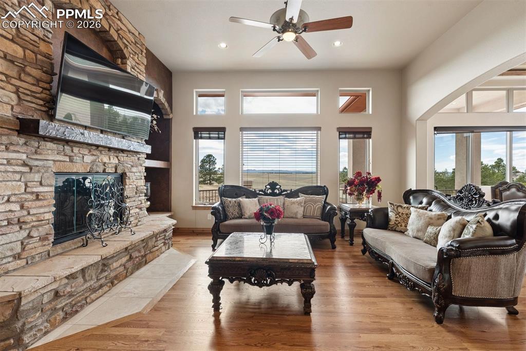 Image 9 of 49: New Supplement