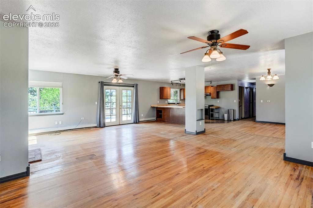 Image 11 of 44: Living Room