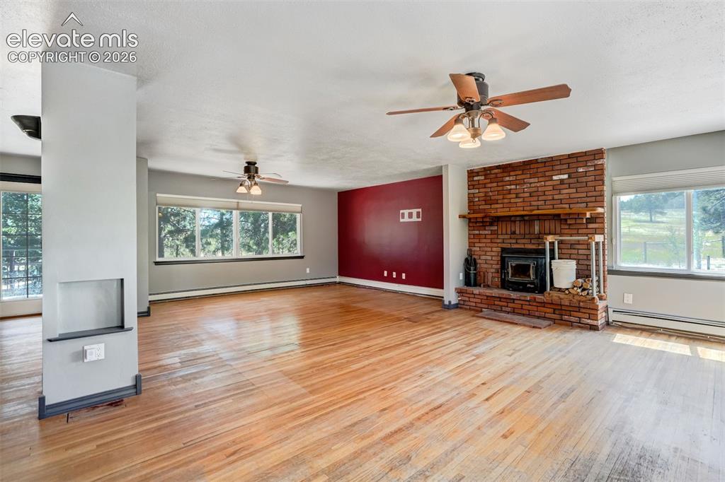 Image 12 of 44: Living Room