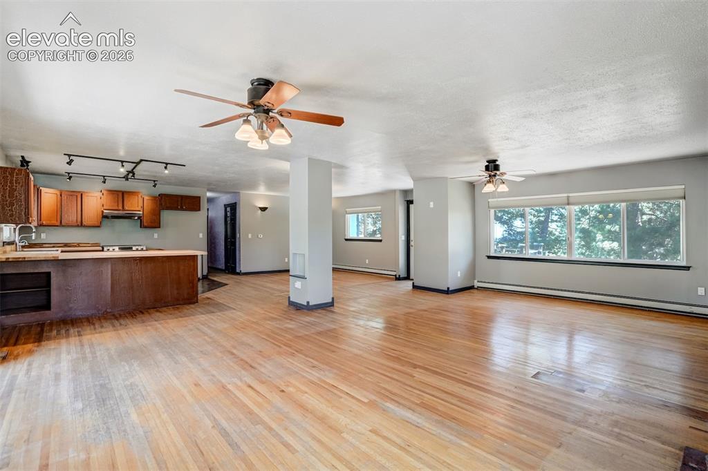 Image 13 of 44: Living Room