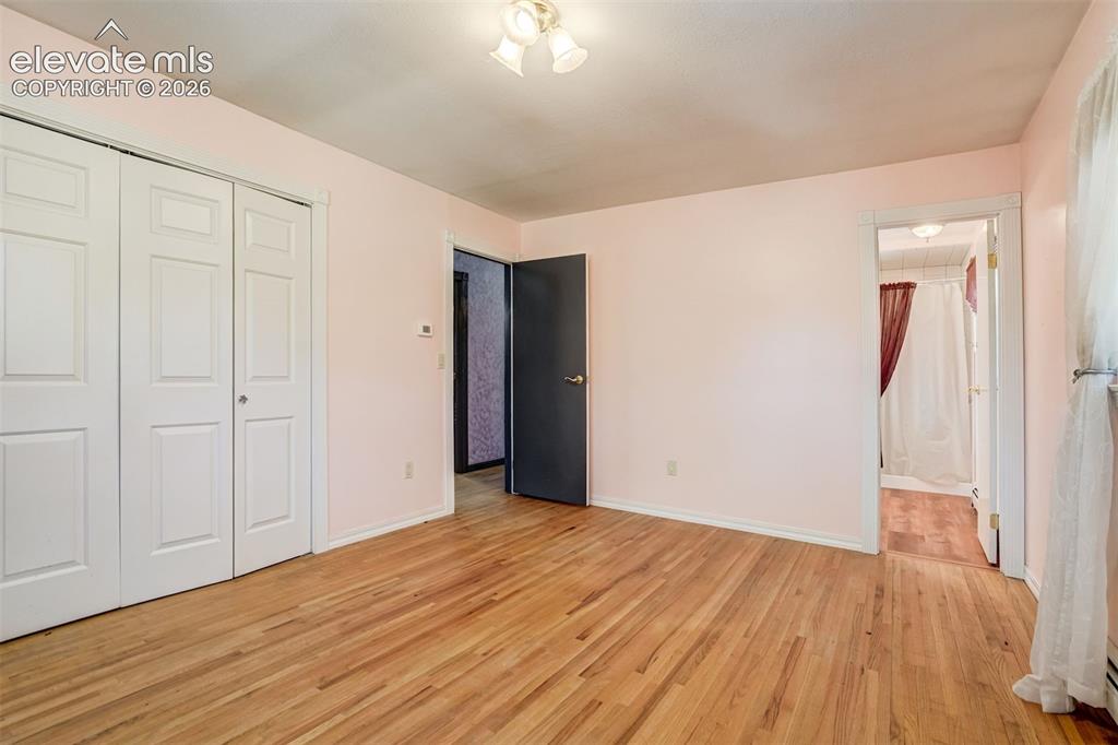 Image 18 of 44: Bedroom
