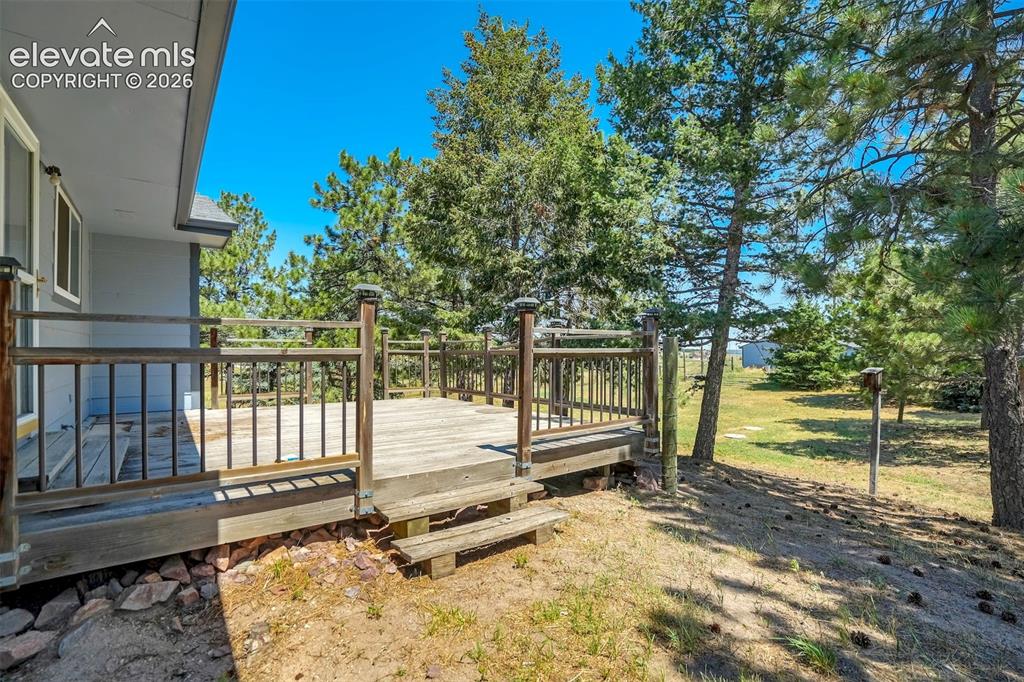 Image 8 of 44: Deck