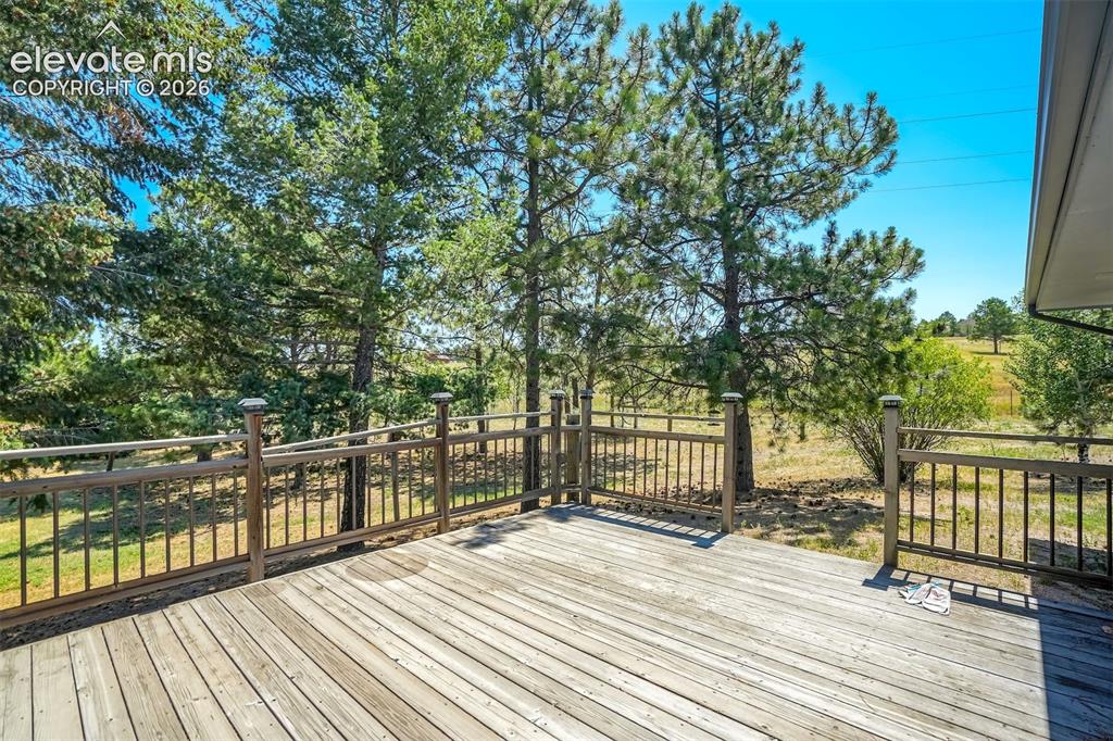 Image 9 of 44: Deck