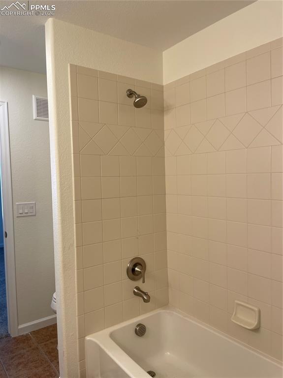 Image 22 of 31: Bathroom