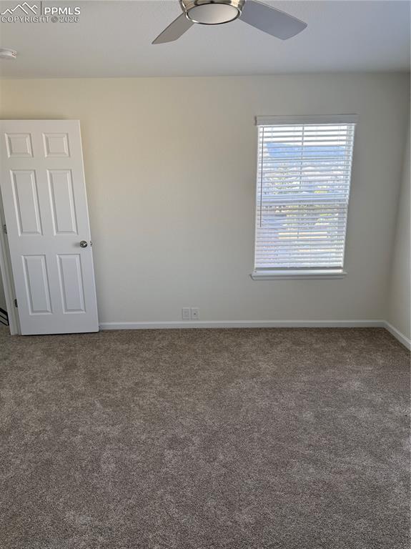 Image 4 of 31: Living Room