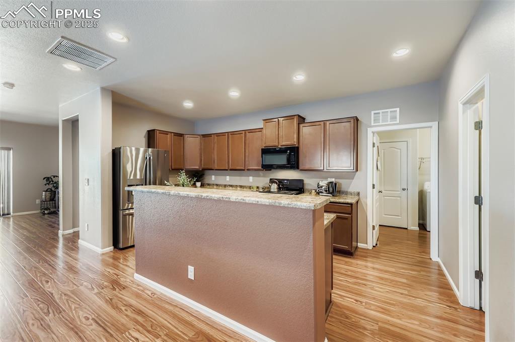 Image 10 of 29: Kitchen
