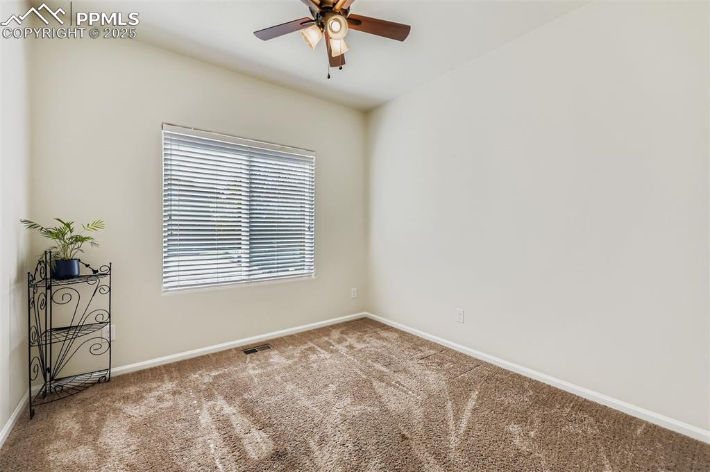 Image 19 of 29: Bedroom