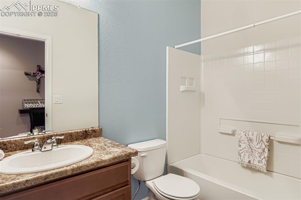 Image 23 of 29: Bathroom
