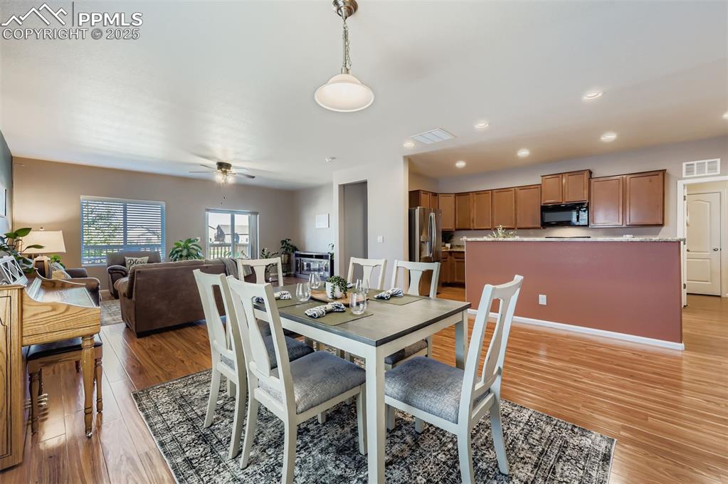Image 7 of 29: Dining Area