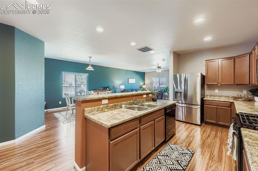 Image 8 of 29: Kitchen