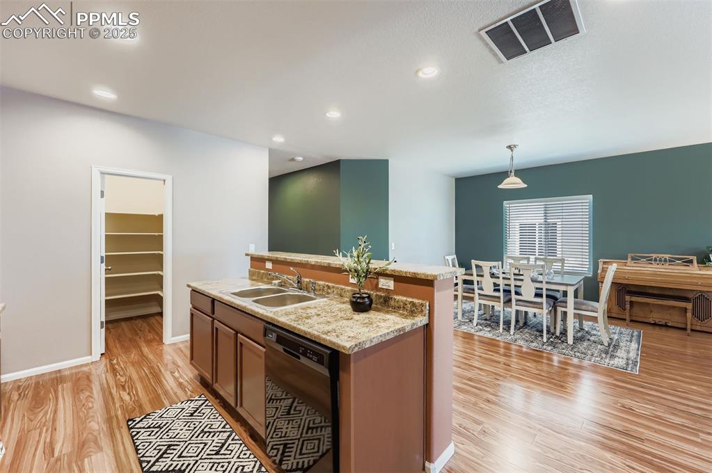 Image 9 of 29: Kitchen