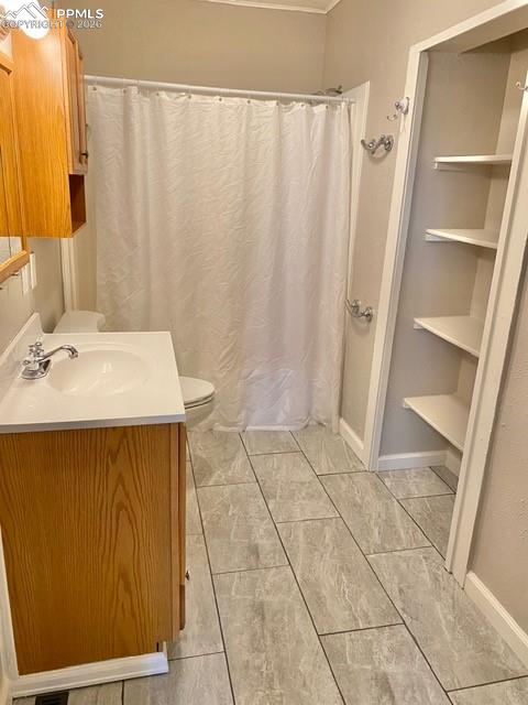 Image 10 of 16: Bathroom