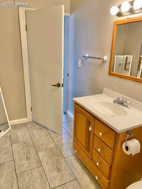 Image 11 of 16: Bathroom