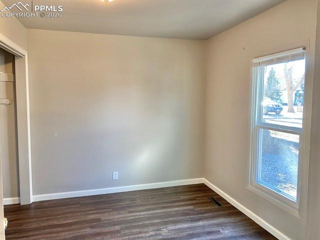 Image 12 of 16: Bedroom