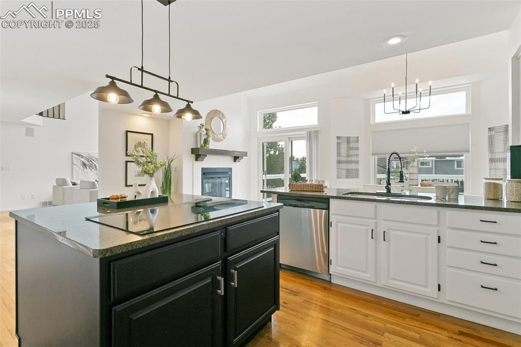 Image 11 of 47: Kitchen