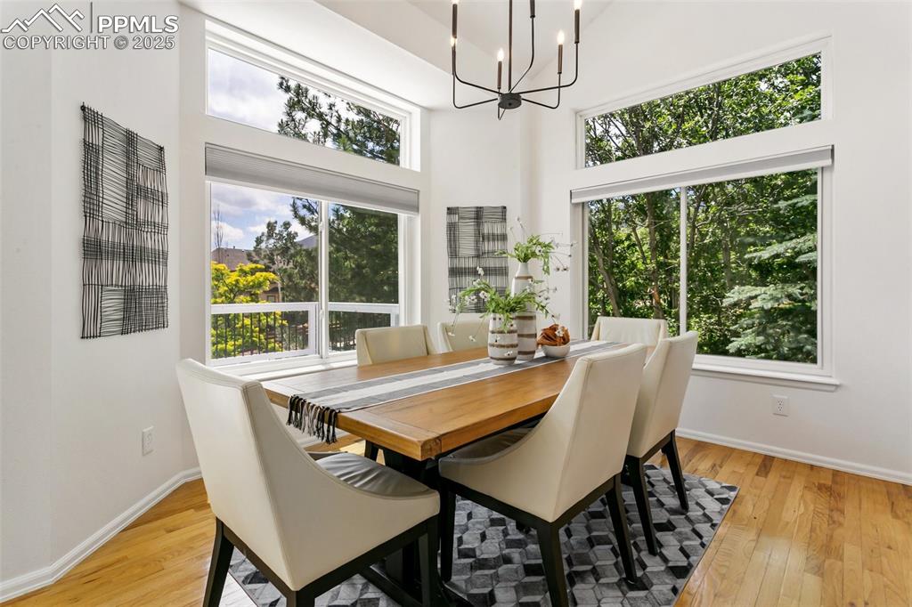 Image 9 of 47: Dining Area