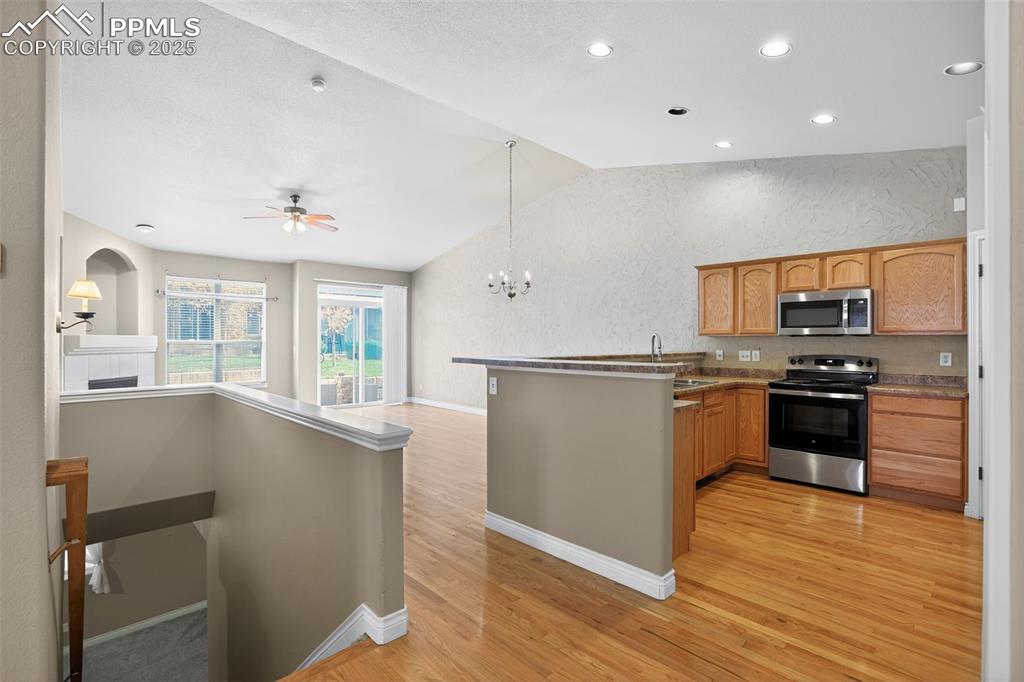 Image 13 of 32: Kitchen