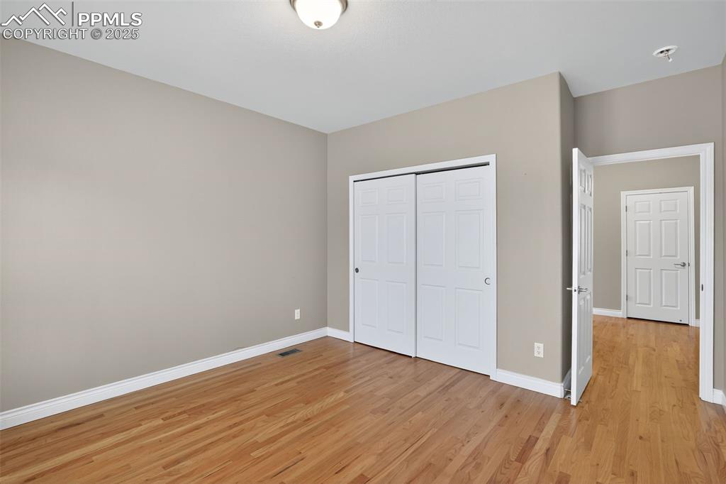 Image 24 of 32: Bedroom