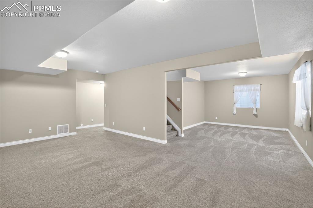 Image 28 of 32: Bathroom