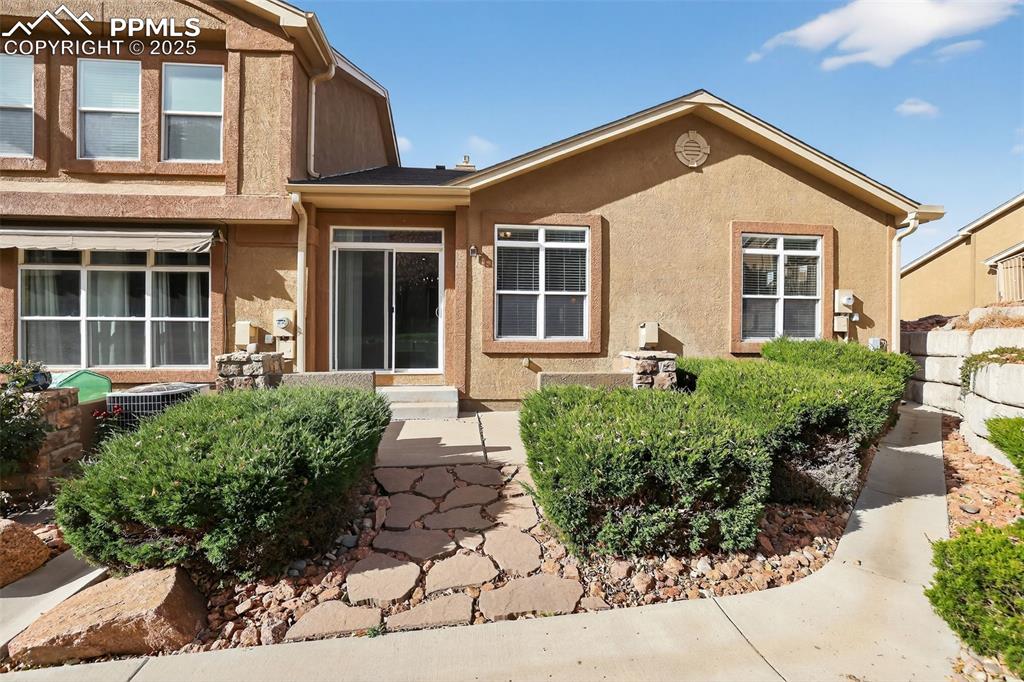 Image 30 of 32: Patio