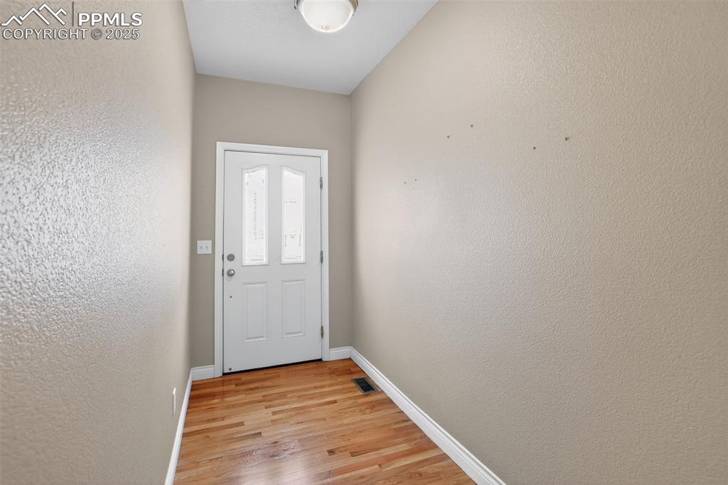 Image 5 of 32: Entry