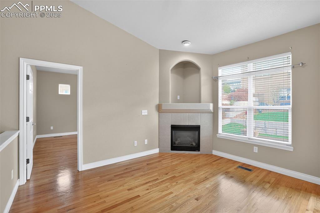 Image 6 of 32: Living Room