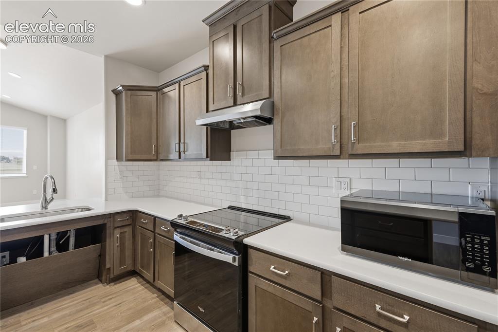 Image 14 of 42: Kitchen