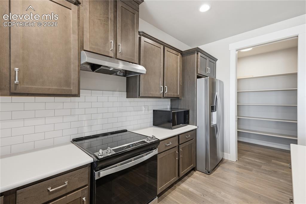 Image 15 of 42: Kitchen