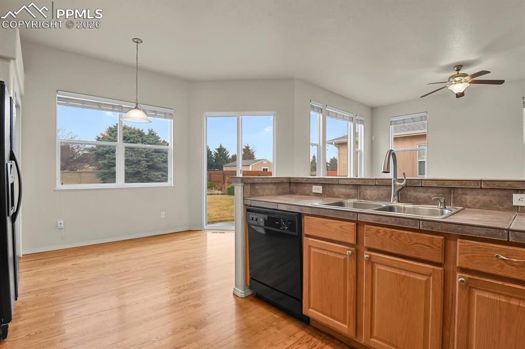 Image 14 of 36: Kitchen