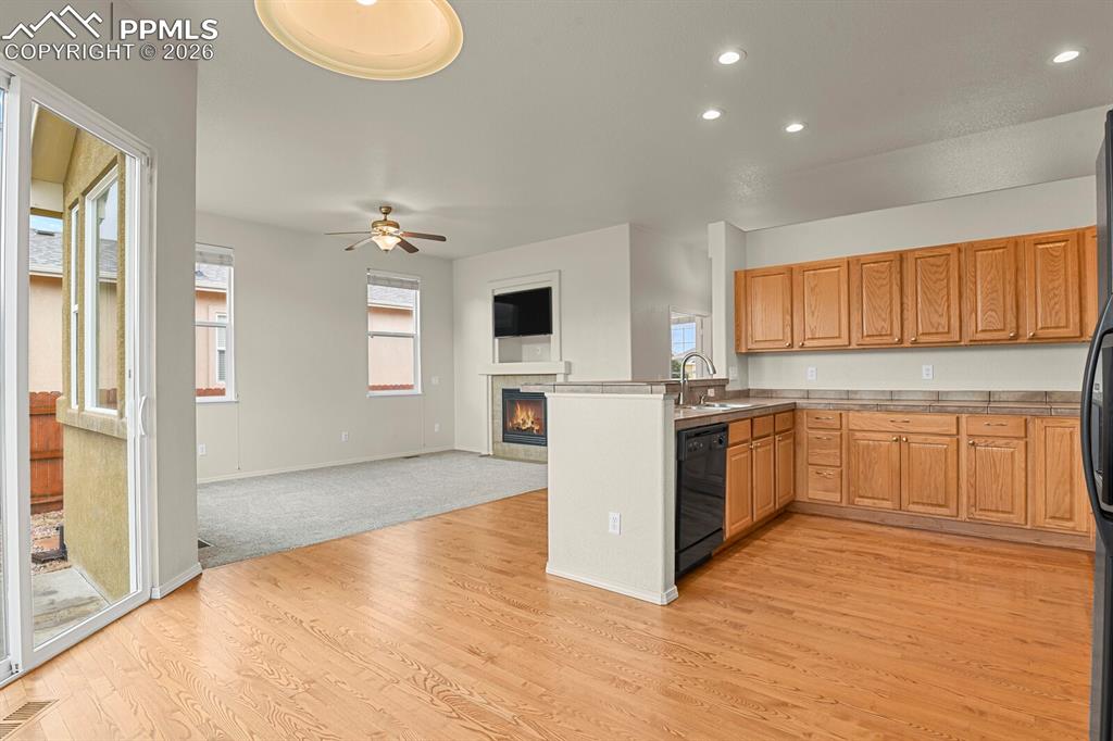 Image 15 of 36: Kitchen