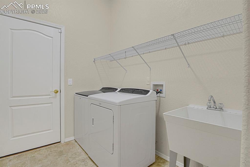 Image 24 of 36: Laundry