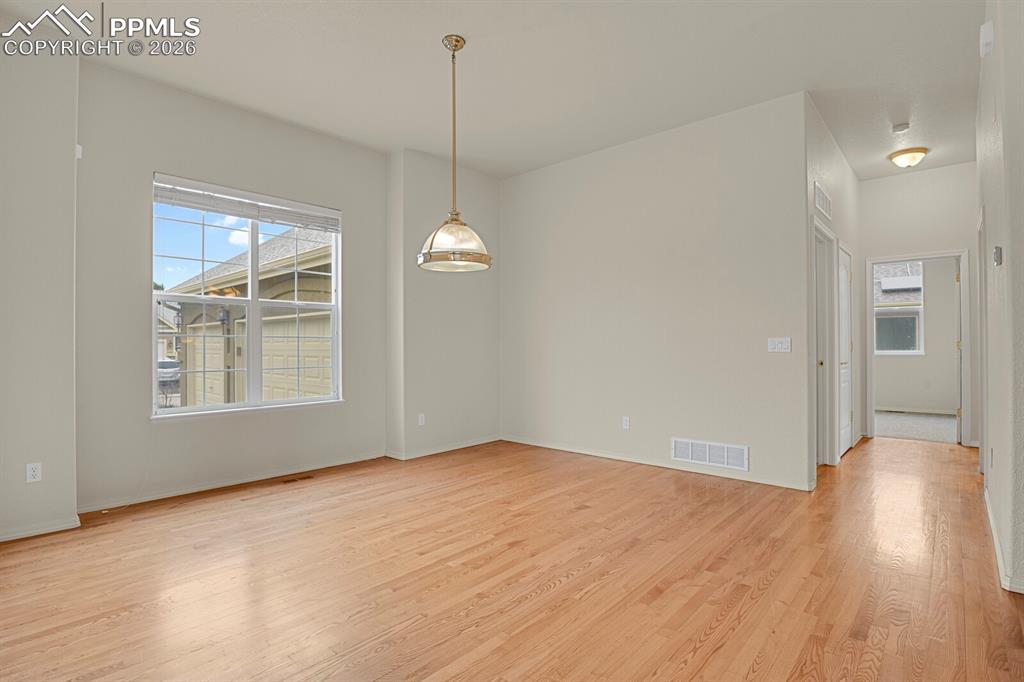 Image 4 of 36: Dining Area