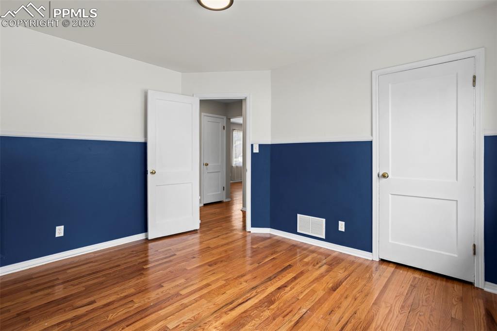 Image 12 of 20: Bedroom