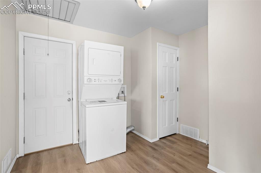 Image 16 of 20: Laundry