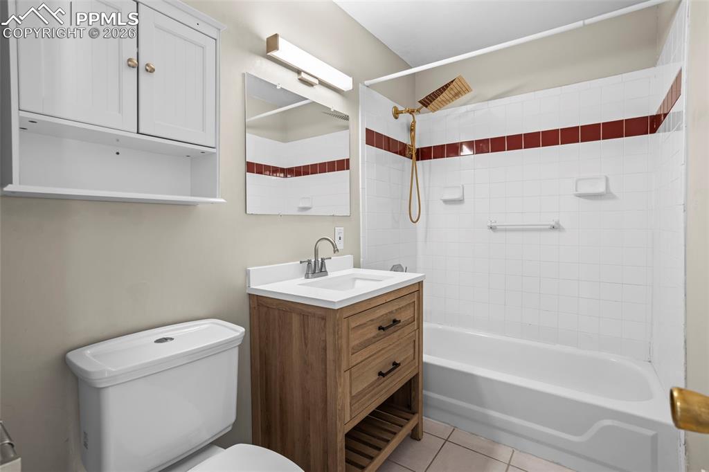 Image 21 of 29: Bathroom