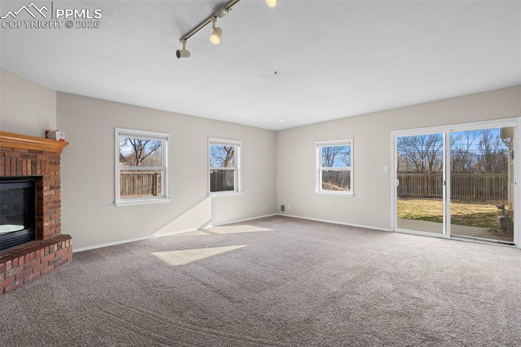 Image 7 of 20: Living Room