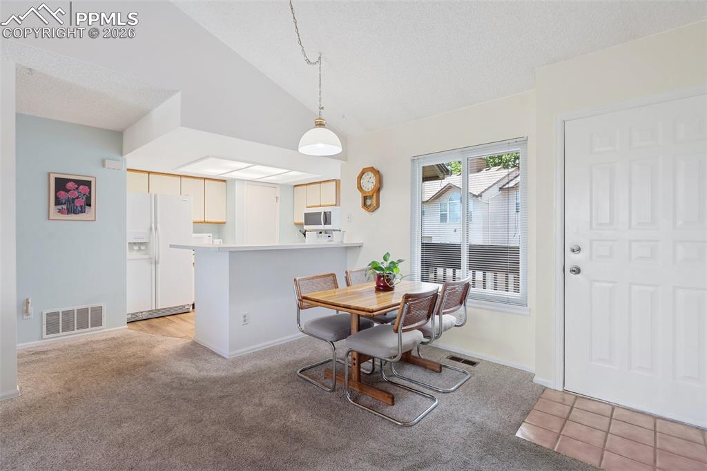 Image 12 of 34: Dining Area