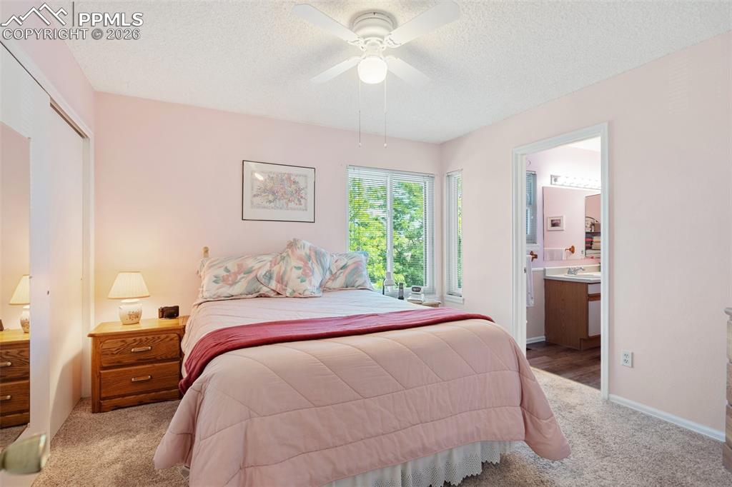 Image 22 of 34: Bedroom