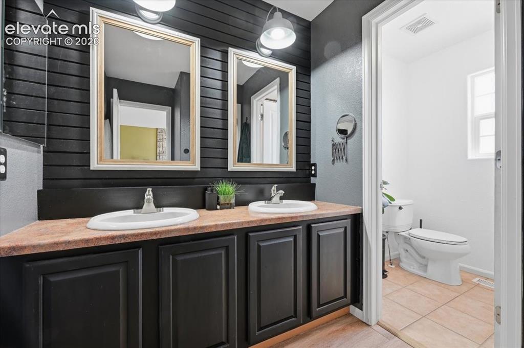 Image 11 of 21: Bathroom