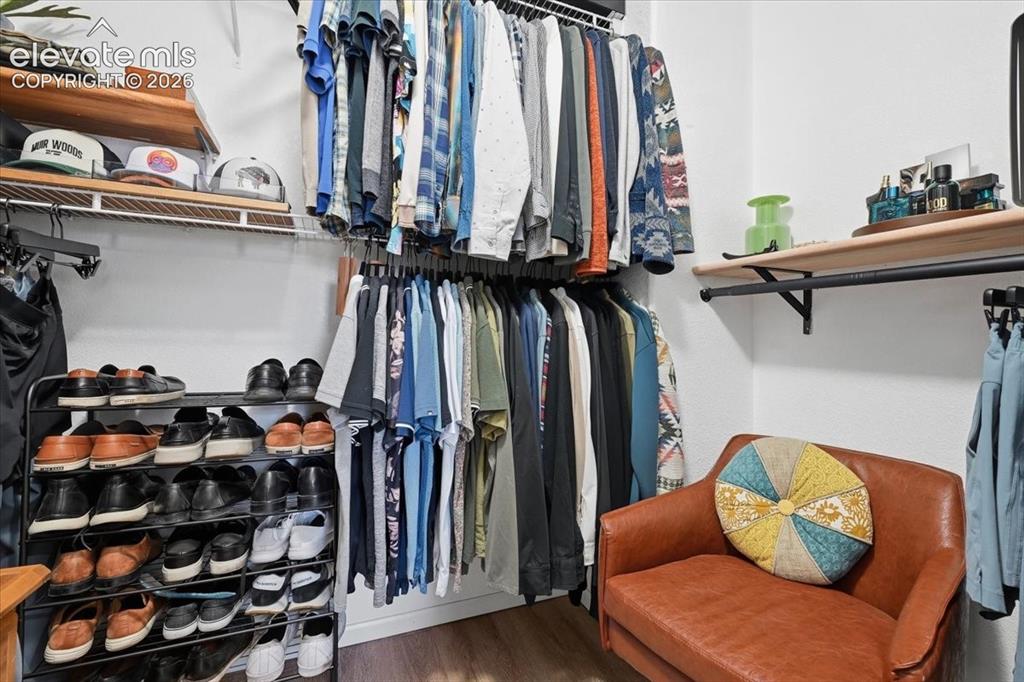 Image 12 of 21: Closet