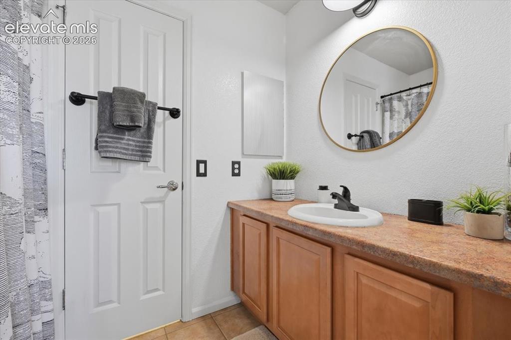 Image 16 of 21: Bathroom