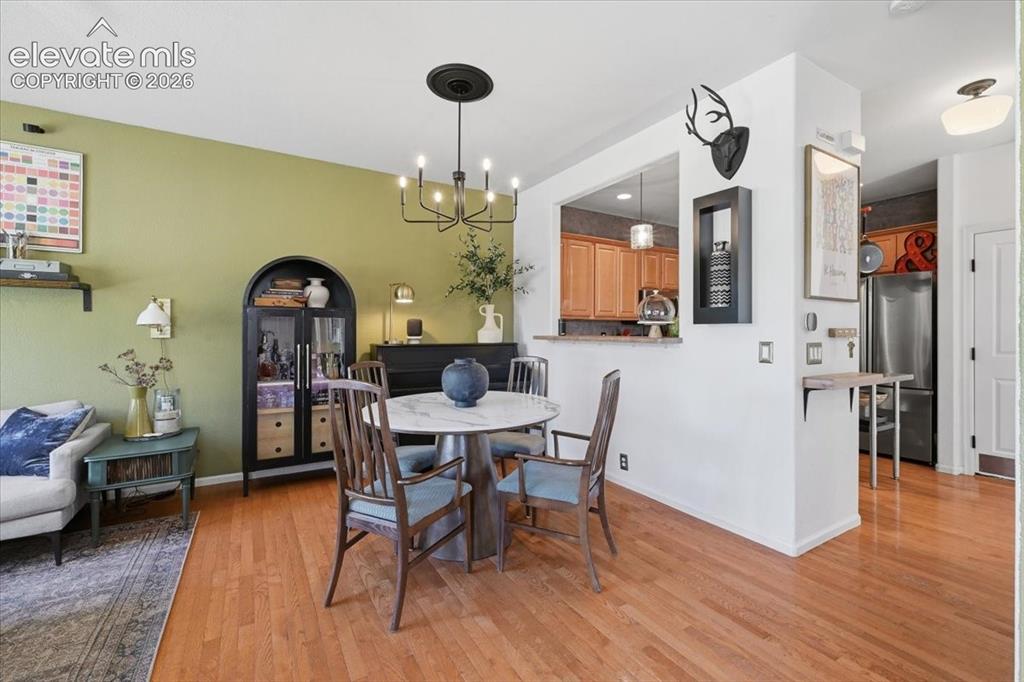 Image 7 of 21: Dining Area