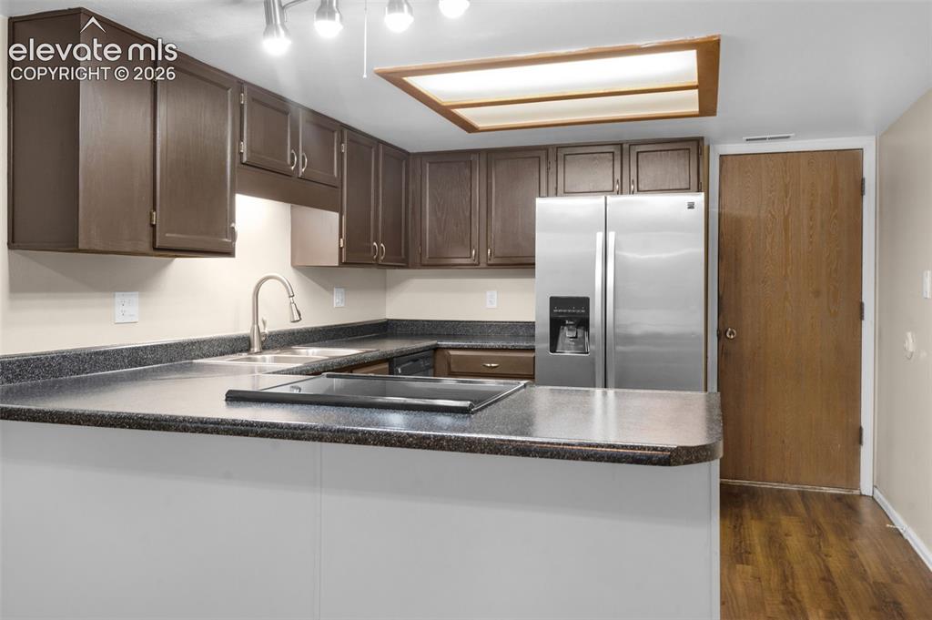 Image 11 of 33: Kitchen