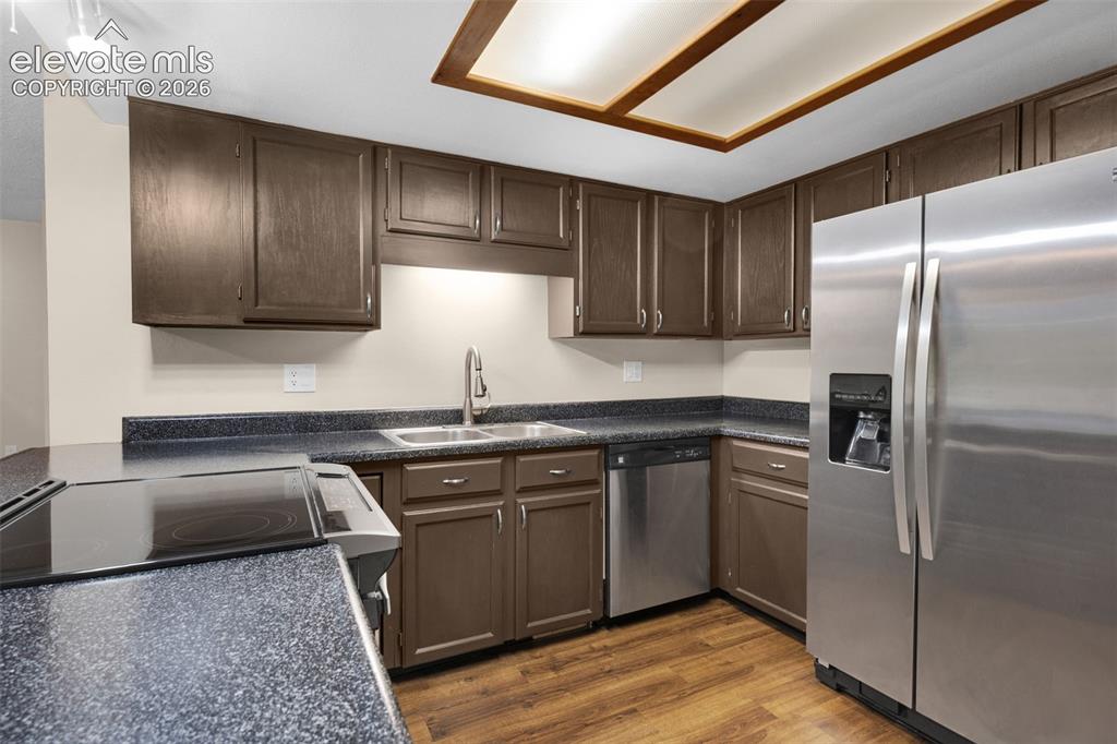 Image 13 of 33: Kitchen