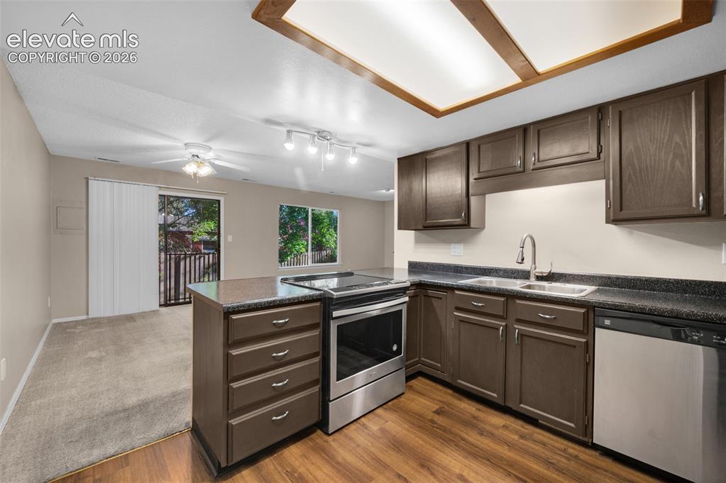 Image 14 of 33: Kitchen