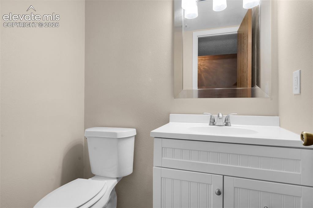 Image 4 of 33: Bathroom