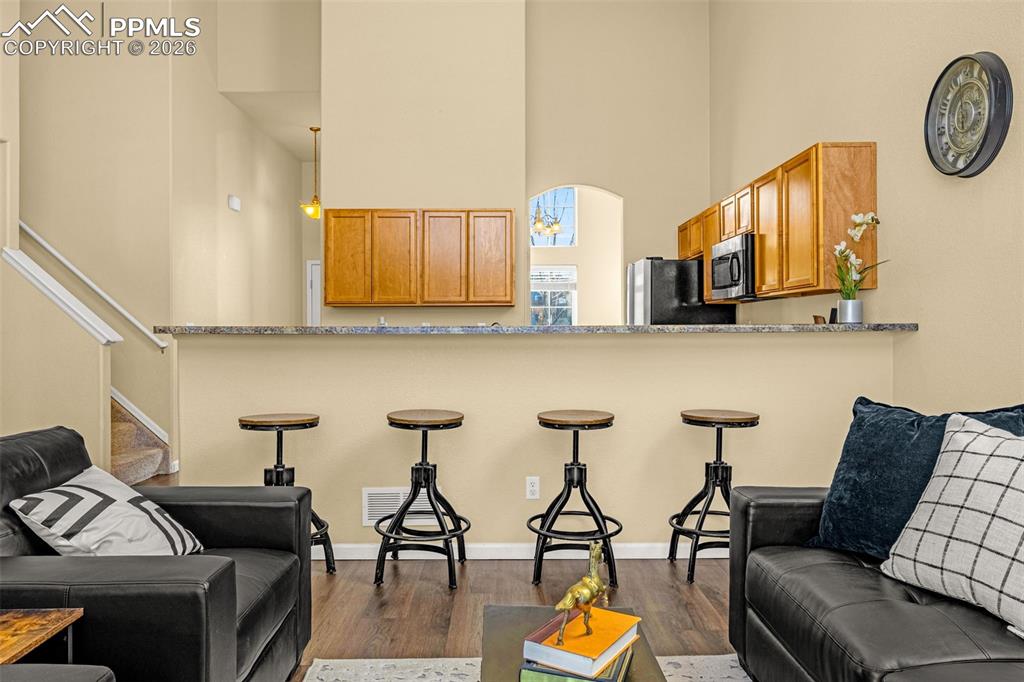 Image 11 of 50: Kitchen