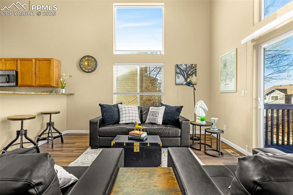 Image 13 of 50: Living Room