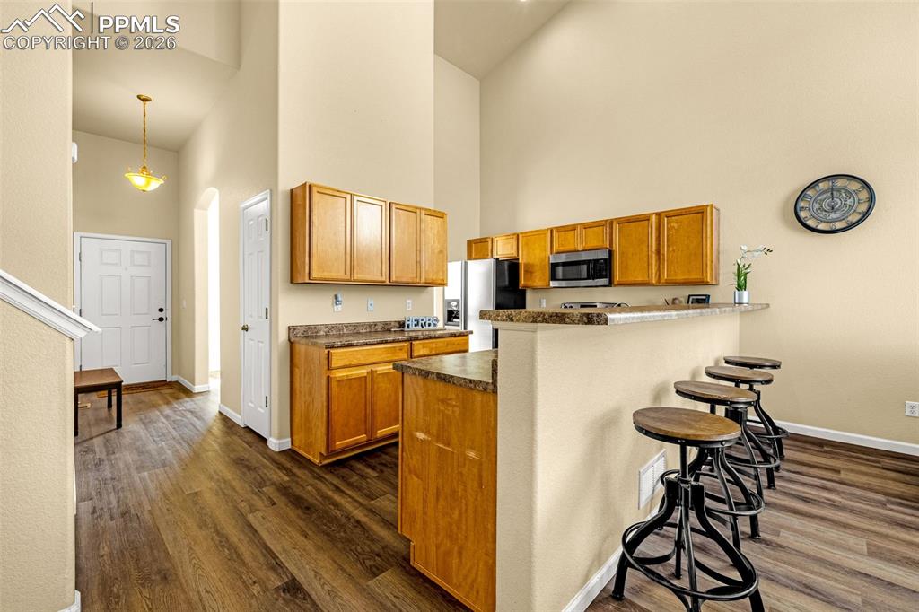 Image 14 of 50: Kitchen